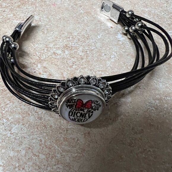 Bracelet with interchangeable charms - Picture 2 of 6